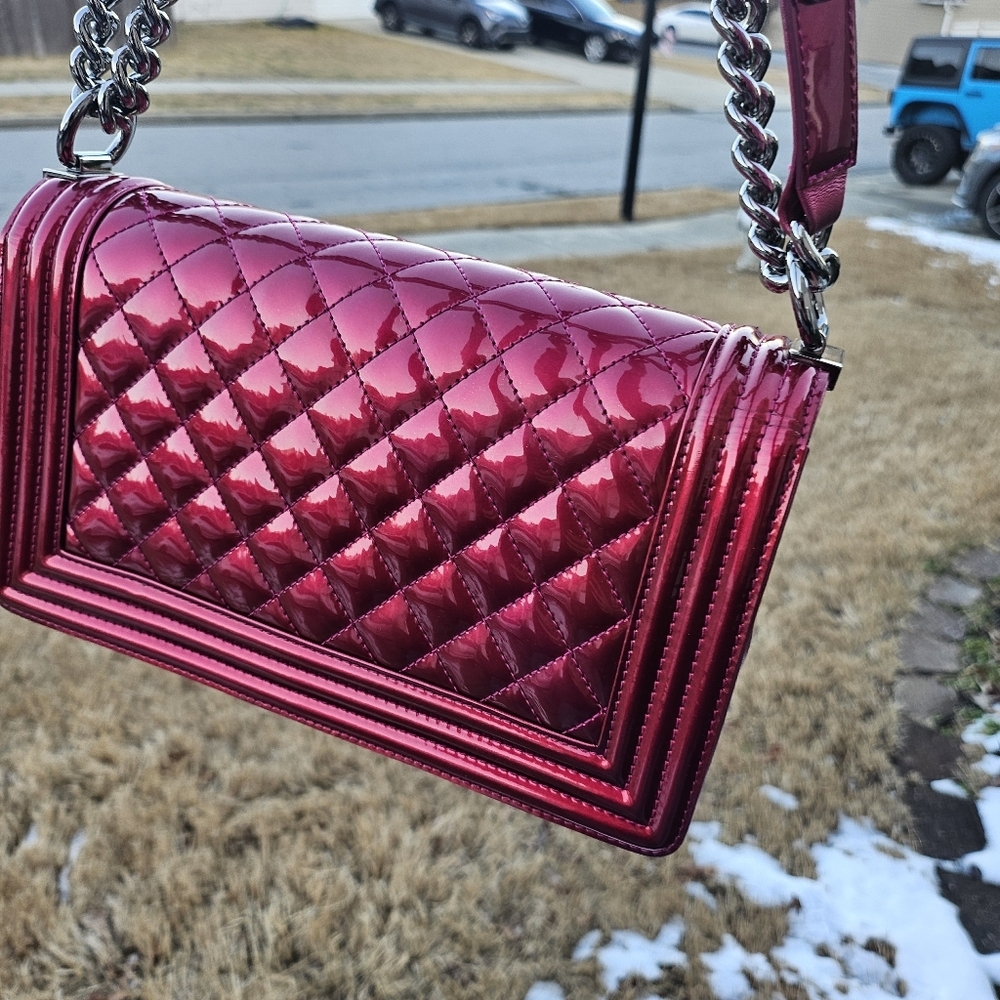 Chanel Boy Bag MEDIUM – Hot Pink Patent Leather/Fuchsia 🌸✨ - Picture 4 of 16